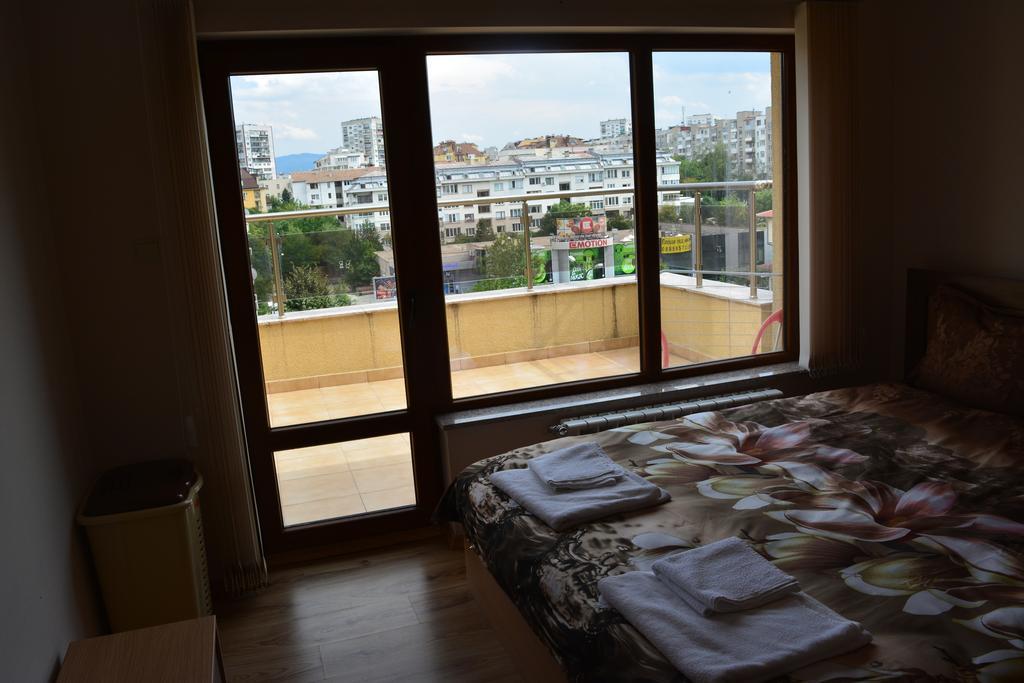 Apartment Bonne Chance Sofia Esterno foto